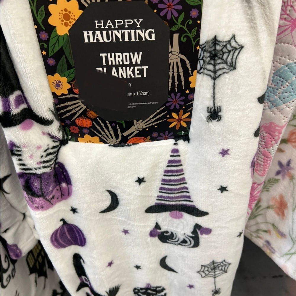 Happy Haunting gnome Throw Blanket